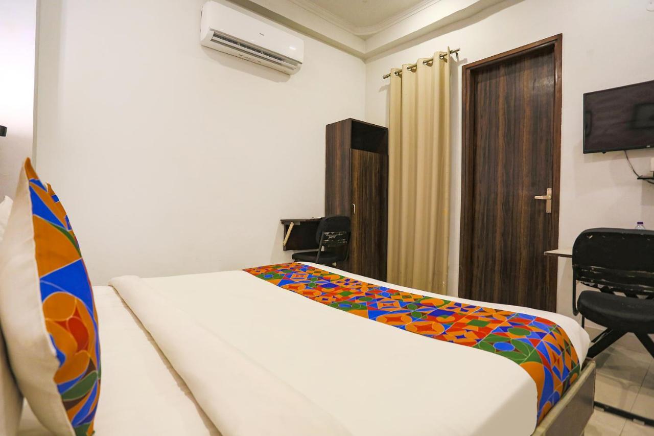 Fabhotel Novel Suites - Nr Yashobhoomi Convention Centre Yeni Delhi Dış mekan fotoğraf